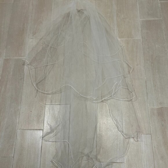 David's Bridal Wedding Bridal White Beaded Veil - Picture 15 of 15